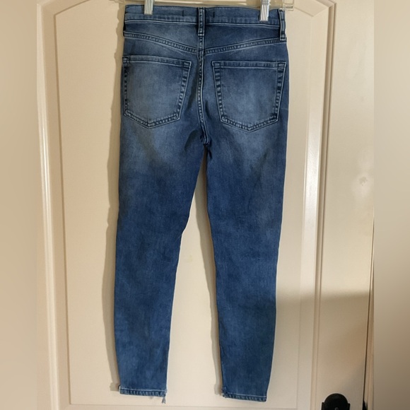 Free People Distressed Jeans - Size W 25S - Picture 3 of 9